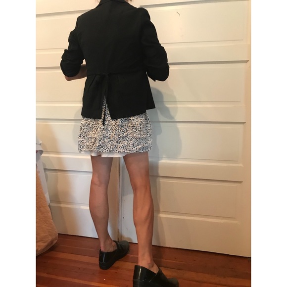 Selling outfit (shoes not included) - Picture 2 of 2